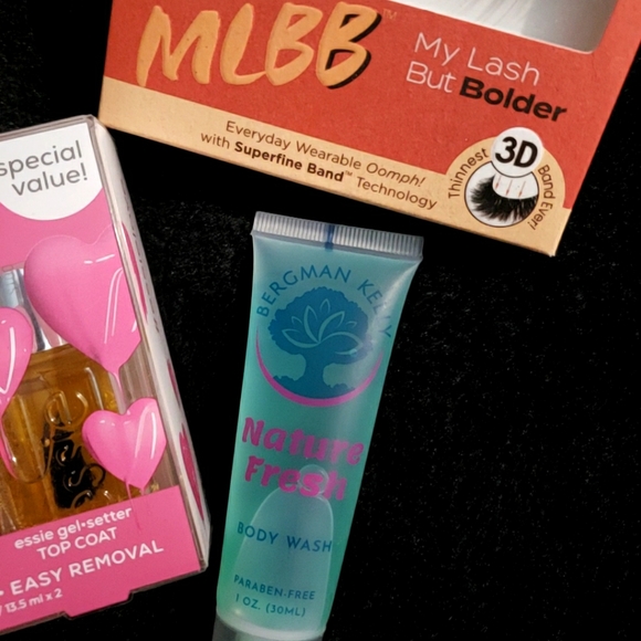 Sold"Nwt's LADIES JUMBO BEAUTY BUNDLE | RETAIL VALUE~ $200 | Huge Savings!!!! - Picture 11 of 12